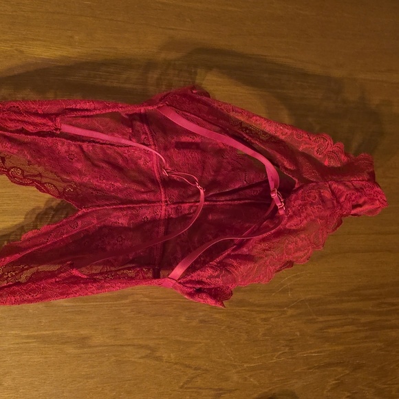 Elegant Red Lace Bodysuit - Picture 2 of 3